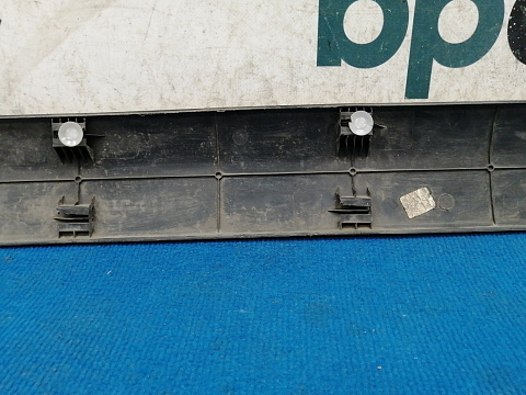 Фотография детали AA035527; Молдинг двери передний правый (8450000408) для Lada Largus I (2012 — 2021)/БУ; Оригинал; Р1, Мелкий дефект; . Фото номер 10