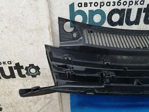 Фотография детали AA028223; Решетка радиатора (5K0853651AL) для Volkswagen Golf/БУ; Оригинал; Р2, Удовлетворительное; . Фото номер 18