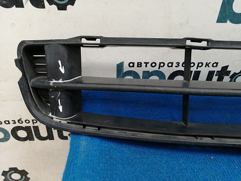 Фотография детали AA037797; Решетка переднего бампера (71103-SAA-900) для Honda Jazz I (2001-2005)/БУ; Оригинал; Р1, Мелкий дефект; . Фото номер 7