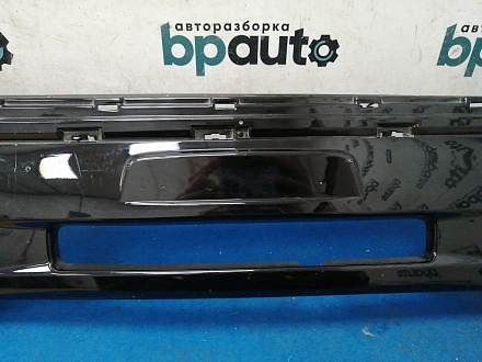 AA031060; Накладка переднего бампера центр. (6400J294) для Mitsubishi Outlander III рест.3 (2018-н.в.)/БУ; Оригинал; Р1, Мелкий дефект; 
