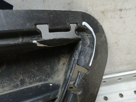 Фотография детали AA046151; Решетка переднего бампера (5G0853677A) для Volkswagen Golf/БУ; Оригинал; Р1, Мелкий дефект; . Фото номер 3