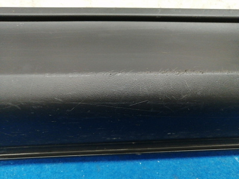 Фотография детали AA035367; Накладка передней правой двери (KB7W-51RA1) для Mazda CX-5 II (2017-2021)/БУ; Оригинал; Р1, Мелкий дефект; . Фото номер 4