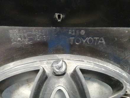 AA033474; Решетка радиатора (53111-48110) для Toyota Highlander II рест. (2010 - 2013)/БУ; Оригинал; Р2, Удовлетворительное; 