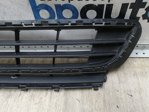Фотография детали AA046153; Решетка переднего бампера (5G0853677) для Volkswagen Golf/БУ; Оригинал; Р1, Мелкий дефект; . Фото номер 9