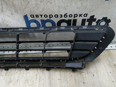 Фотография детали AA046151; Решетка переднего бампера (5G0853677A) для Volkswagen Golf/БУ; Оригинал; Р1, Мелкий дефект; . Фото номер 18