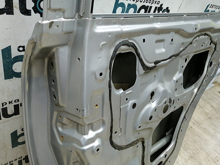 AA044378; Дверь задняя правая, с отв. под молдинг (67003-60560) для Toyota Land Cruiser 200 рест.2 (2015 - 2021)/БУ; Оригинал; Р2, Удовлетворительное; 