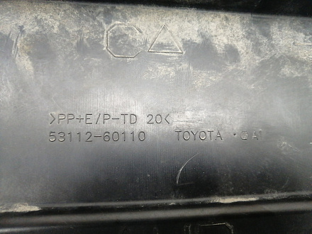 AA025757; Решетка переднего бампера (53112-60110) для Toyota Land Cruiser 200 рест. (2012 — 2015)/БУ; Оригинал; Р1, Мелкий дефект; 