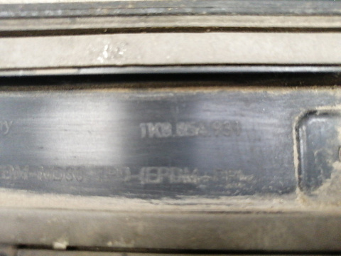 Фотография детали AA035982; Накладка на заднее крыло левая (1K8854931) для Volkswagen Scirocco (2009 - 2014)/БУ; Оригинал; Р1, Мелкий дефект; . Фото номер 7