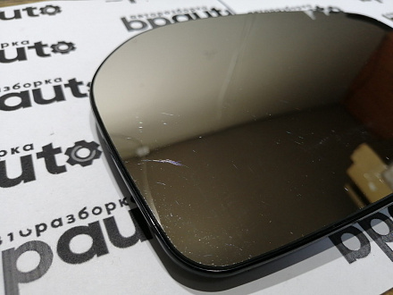 AA045098; Зеркальный элемент левый (87909-0D260) для Toyota Yaris/БУ; Оригинал; Р1, Мелкий дефект; 