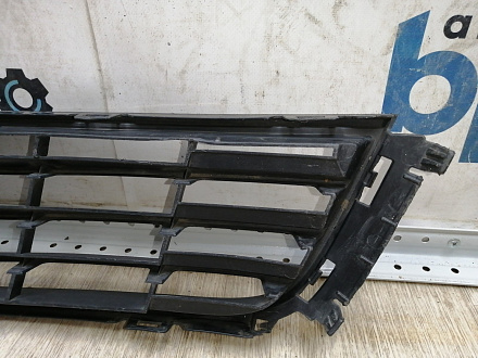AA045281; Решетка переднего бампера (6RU853677) для Volkswagen Polo V Sedan (2010-2014)/БУ; Оригинал; Р1, Мелкий дефект; 