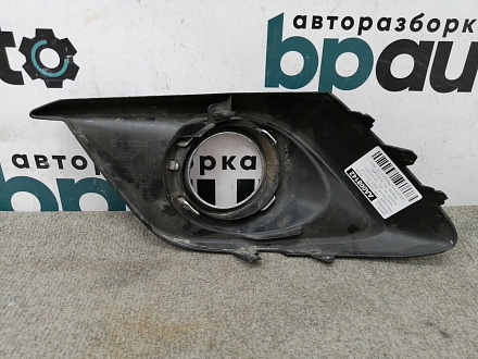 AA008142; Накладка ПТФ правая, с хром. окантовкой (BJE1-50C11) для Mazda 3 BM/БУ; Оригинал; Р1, Мелкий дефект; 