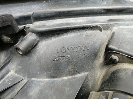 AA015112; Фара галоген левая (81170-60C51) для Toyota Land Cruiser 200 (2008 — 2012)/БУ; Оригинал; Р1, Мелкий дефект; 