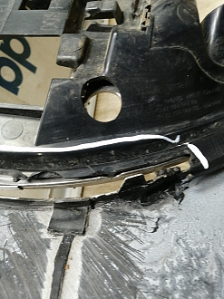 AA044864; Бампер передний; без паркт.; под омыват. (9674576177) для Peugeot 308 I рест. (2011-2015)/БУ; Оригинал; Р1, Мелкий дефект; 