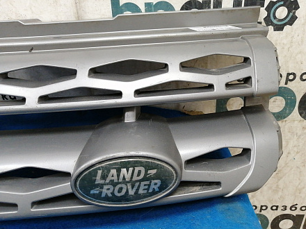 AA033467; Решетка радиатора (BJ32-8B189-A) для Land Rover Range Rover Evoque I (2011 - 2015)/БУ; Оригинал; Р1, Мелкий дефект; 