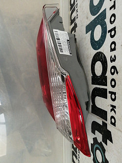 AA044242; Фонарь внутренний правый, в крышку баг. (81581-33220) для Toyota Camry 50 (2012 — 2014)/БУ; Оригинал; Р0, Хорошее; 