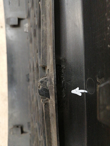 Фотография детали AA038675; Накладка на передний бампер (86523-1G600) для Kia Rio/БУ; Оригинал; Р1, Мелкий дефект; . Фото номер 11