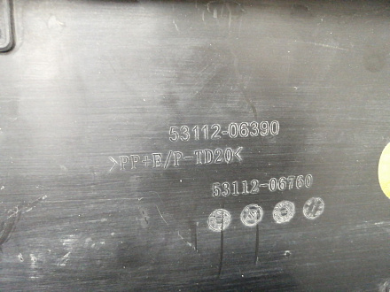 AA034666; Решетка переднего бампера (53112-06390) для Toyota Camry 55 рест. (2014 — 2017)/БУ; Неоригинал; Р1, Мелкий дефект; 