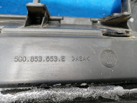 AA026939; Решетка радиатора (5G0853653E) для Volkswagen Golf/БУ; Оригинал; Р1, Мелкий дефект; 