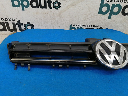 AA027391; Решетка радиатора (5G0853653E) для Volkswagen Golf/БУ; Оригинал; Р2, Удовлетворительное; 