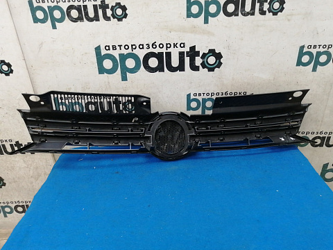 Фотография детали AA028223; Решетка радиатора (5K0853651AL) для Volkswagen Golf/БУ; Оригинал; Р2, Удовлетворительное; . Фото номер 12