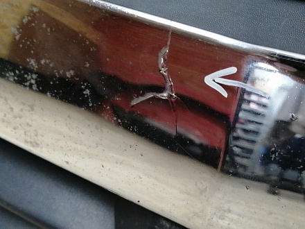 AA045280; Решетка радиатора (8200752748) для Renault Logan I рест. (2009-2015)/БУ; Оригинал; Р1, Мелкий дефект; 