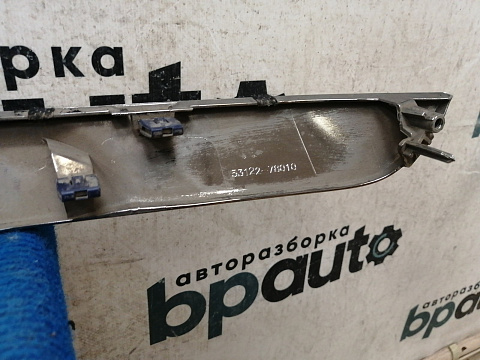 Фотография детали AA043997; Молдинг на решетку радиатора нижний (53122-78010) для Lexus NX рест. (2017-2021)/БУ; Оригинал; Р1, Мелкий дефект; . Фото номер 10