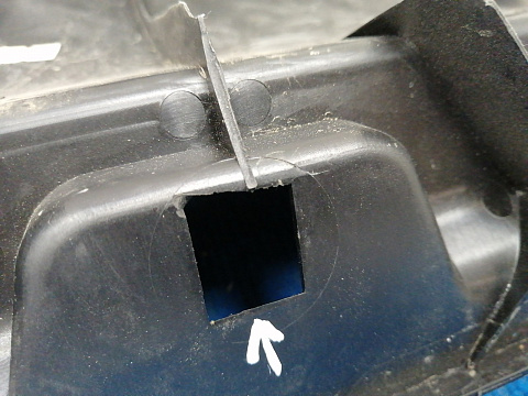 Фотография детали AA037799; Накладка задней панели внутренняя, пластик (8200128740) для Renault Megane/БУ; Оригинал; Р2, Удовлетворительное; . Фото номер 13