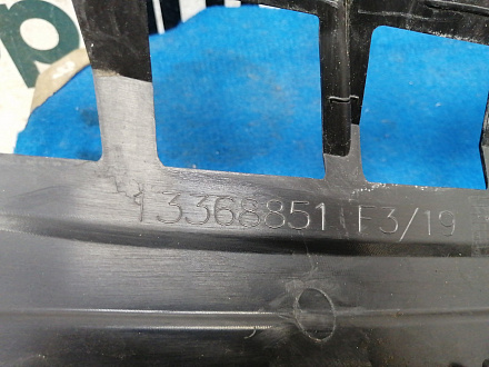 AA030409; Решетка радиатора (13368851) для Opel Astra/БУ; Оригинал; Р1, Мелкий дефект; 
