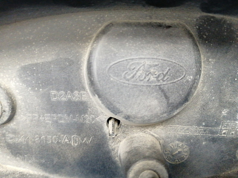 Фотография детали AA032215; Решетка радиатора (CV44-8150-ADW) для Ford Kuga II (2012-2016)/БУ; Оригинал; Р2, Удовлетворительное; . Фото номер 15