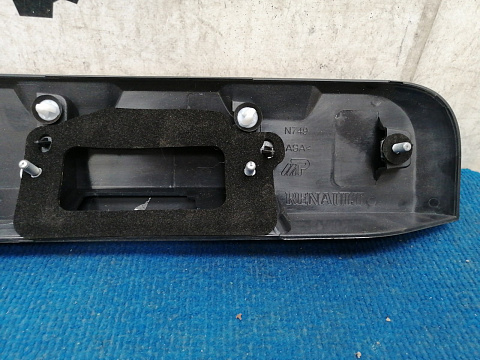 Фотография детали AA036489; Накладка на крышку багажника (848105724R) для Renault Duster/Нов; Оригинал; . Фото номер 4