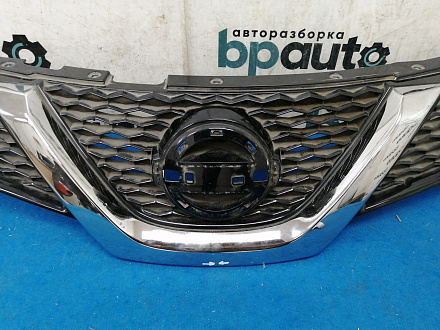 AA033813; Решетка радиатора; без камер. (62310-4EA0A) для Nissan Qashqai II (2014-2018)/БУ; Оригинал; Р2, Удовлетворительное; 
