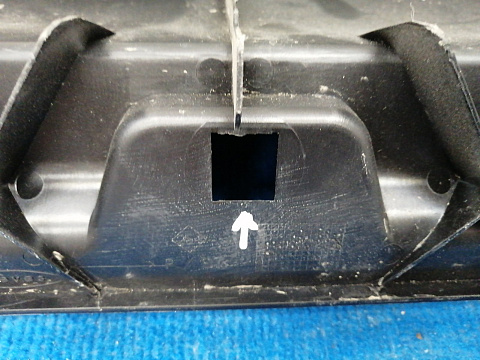 Фотография детали AA037799; Накладка задней панели внутренняя, пластик (8200128740) для Renault Megane/БУ; Оригинал; Р2, Удовлетворительное; . Фото номер 15