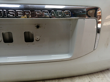 AA044897; Крышка багажника (67005-60F50) для Toyota Land Cruiser Prado 150 (2010 — 2013)/БУ; Оригинал; Р0, Хорошее; (070) Белый перламутр 3х. сл.