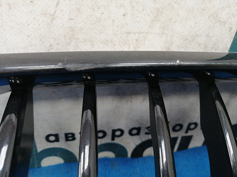 Фотография детали AA034181; Решетка радиатора левая (51137212849) для BMW 6 серия F06 F13 F12/БУ; Оригинал; Р1, Мелкий дефект; . Фото номер 4