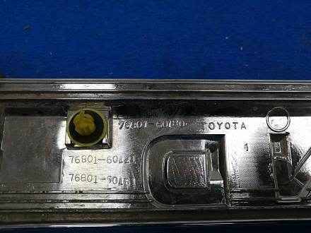 AA015832; Накладка крышки багажника верхняя хром (76801-60180) для Toyota Land Cruiser/БУ; Оригинал; Р0, Хорошее; 