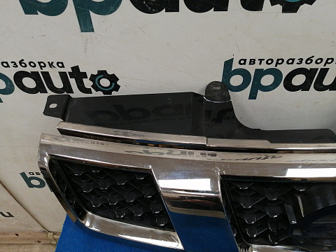Фотография детали AA037716; Решетка радиатора (62310-3UB0A) для Nissan X-Trail II (T31) рест. (2011-2015)/БУ; Оригинал; Р1, Мелкий дефект; . Фото номер 9