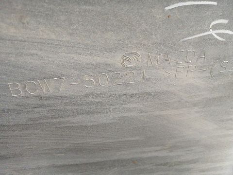 Фотография детали AA034450; Бампер задний; под паркт. (BCW7-50221) для Mazda 3 II (BL) рест. Sedan (2011-2013)/БУ; Оригинал; Р1, Мелкий дефект; . Фото номер 26