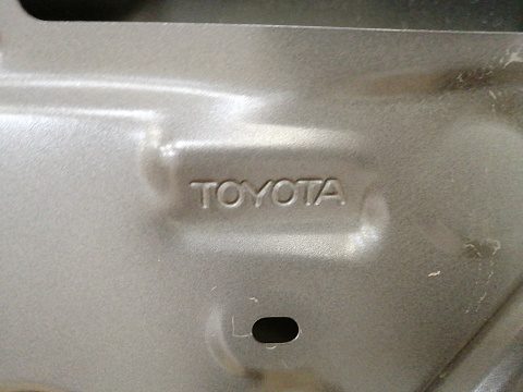 Фотография детали AA043228; Крышка багажника (67005-42430) для Toyota Rav4 40 (2013 — 2015)/БУ; Оригинал; Р2, Удовлетворительное; . Фото номер 31