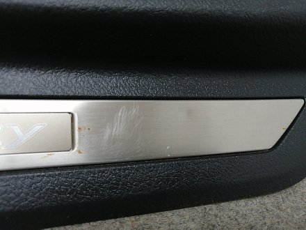 AA012132; Накладка порога внутренняя задняя левая (67918-33070) для Toyota Camry/БУ; Оригинал; Р1, Мелкий дефект; 