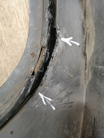 Фотография детали AA038477; Бампер задний; под паркт. (60U 807 421 B) для Skoda Rapid/БУ; Оригинал; Р1, Мелкий дефект; . Фото номер 17