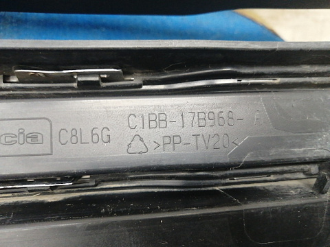 Фотография детали AA030082; Решетка радиатора (C1BB-17B968) для Ford Fiesta/БУ; Оригинал; Р2, Удовлетворительное; . Фото номер 16