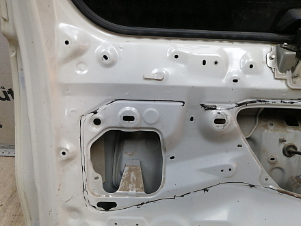 AA044897; Крышка багажника (67005-60F50) для Toyota Land Cruiser Prado 150 (2010 — 2013)/БУ; Оригинал; Р0, Хорошее; (070) Белый перламутр 3х. сл.
