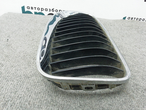 Фотография детали AA004473; Решетка радиатора правая (51137254970) для BMW 3 серия Е92 Е93/БУ; Оригинал; Р1, Мелкий дефект; . Фото номер 4