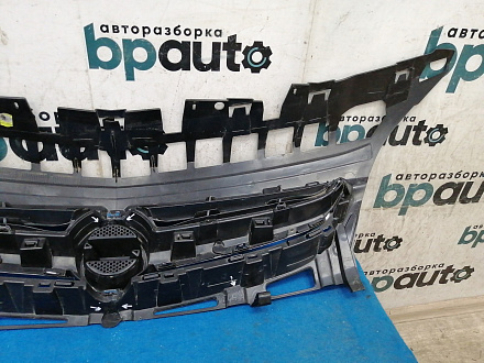 AA030409; Решетка радиатора (13368851) для Opel Astra/БУ; Оригинал; Р1, Мелкий дефект; 