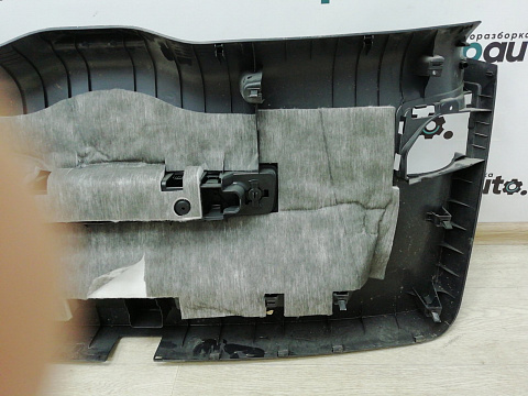 Фотография детали AA000942; Обшивка крышки багажника нижняя (8R0 867 979 B) для Audi Q5 I (2008-2012)/БУ; Оригинал; Р1, Мелкий дефект; . Фото номер 4