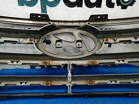 Фотография детали AA030379; Решетка радиатора (86351-2W050) для Hyundai Santa Fe III (2012 - 2015)/БУ; Оригинал; Р2, Удовлетворительное; . Фото номер 18