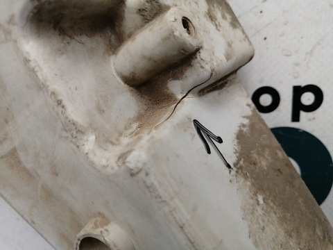 Фотография детали AA040910; Кронштейн заднего бампера левый ( 5M51-17E850) для Ford Focus/БУ; Оригинал; Р1, Мелкий дефект; . Фото номер 9