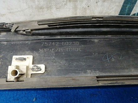 AA031981; Накладка на дверь задняя левая, молдинг (75742-60230) для Lexus GX460/БУ; Оригинал; Р1, Мелкий дефект; 