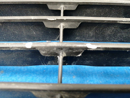 AA033500; Решетка переднего бампера (53112-33120) для Toyota Camry 50 (2012 — 2014)/БУ; Оригинал; Р1, Мелкий дефект; 