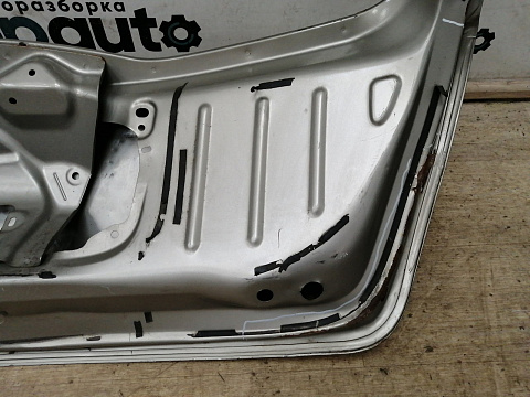 Фотография детали AA038316; Крышка багажника (901006269R) для Renault Sandero I (2009-2014)/БУ; Оригинал; Р3, Под восстановление; . Фото номер 19